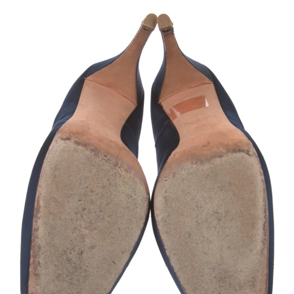 RARE: Satin Ballet Bow Pumps - Picture 5 of 11